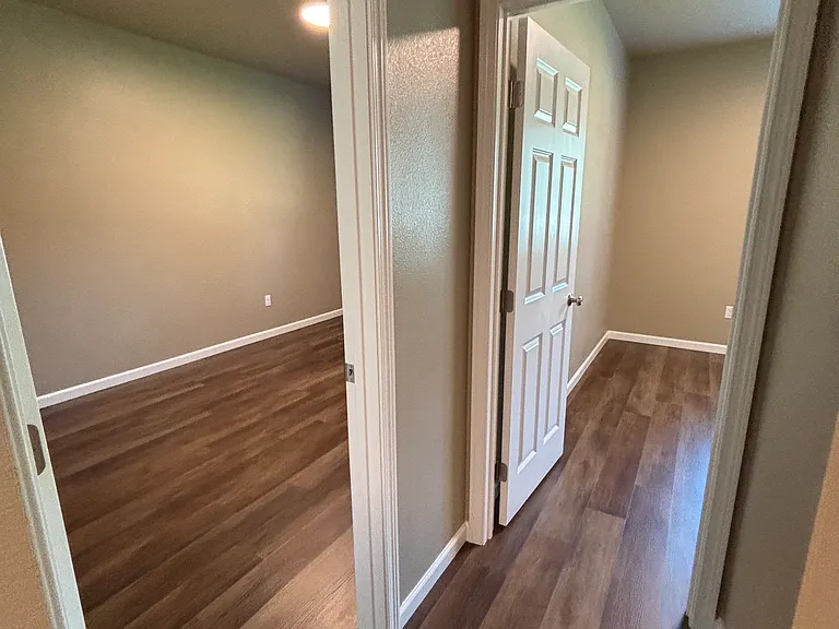 636 Hansen St SE #B — Photo 26