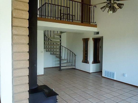 3rd image of 32 Lakeview Dr