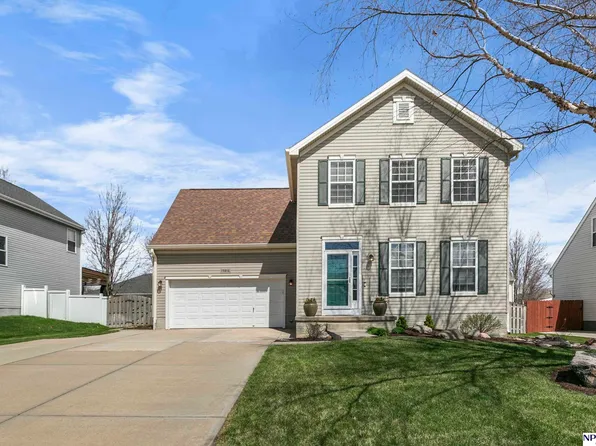 19816 Acorn Dr, Gretna, NE 68028