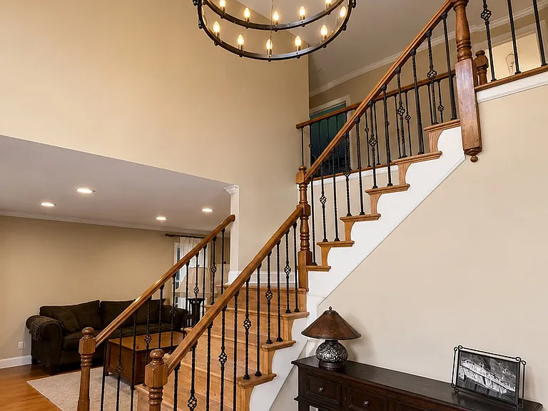 12 Raven Dr — Photo 2