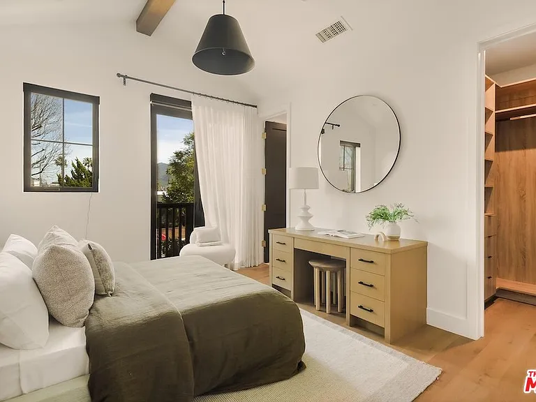 4261 Denny Ave — Photo 28