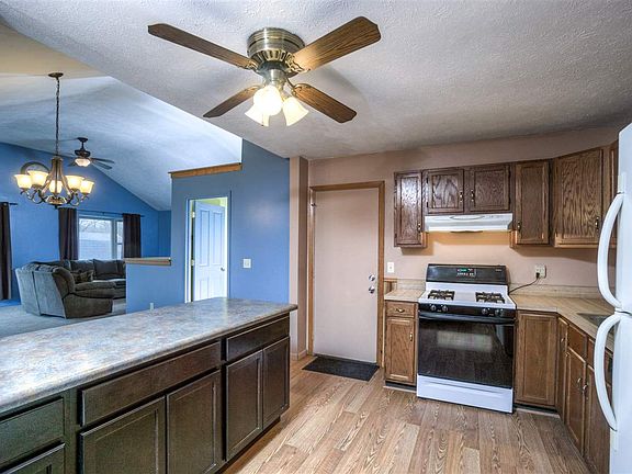5th image of 1514 Blanchard Dr