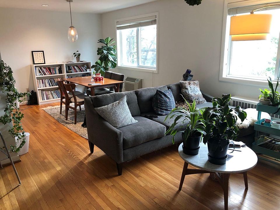 Spacious living/dining area