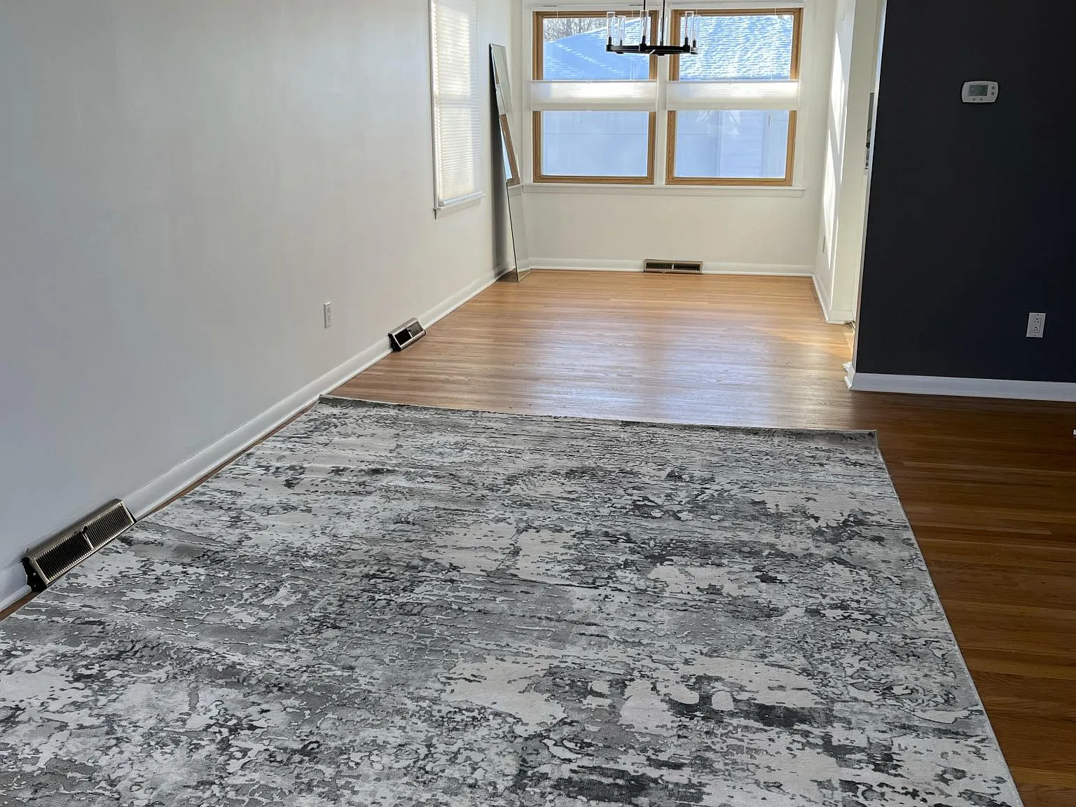 3 bed, 1.5 bath, 2800 sqft, $2,215 — Photo 3