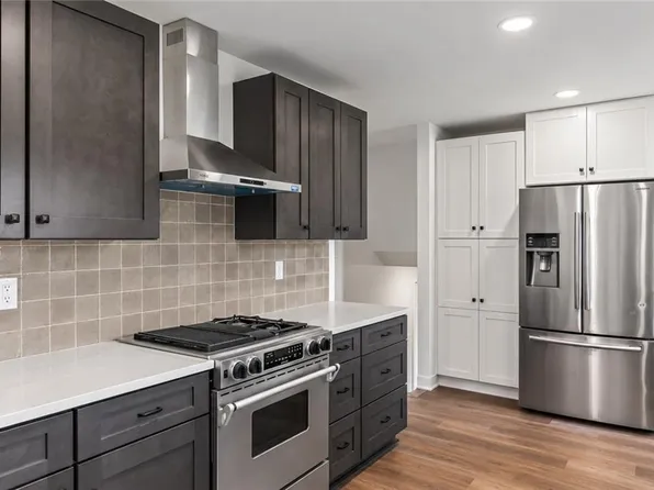 1006 SW Orrington Pl, Lees Summit, MO 64081