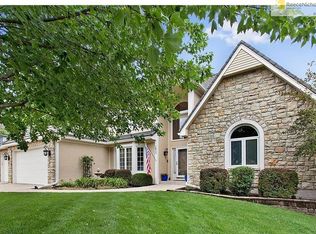 1812 SW Summit Valley Dr, Lees Summit, MO 64081