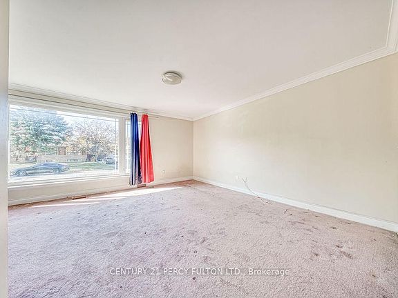 4th image of 63 Hiscock Blvd