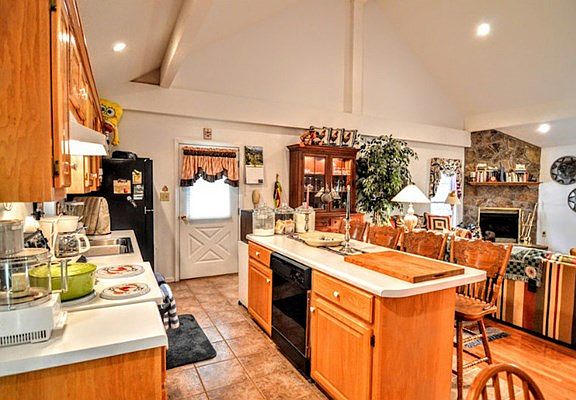 3rd image of 281 Belaire Dr