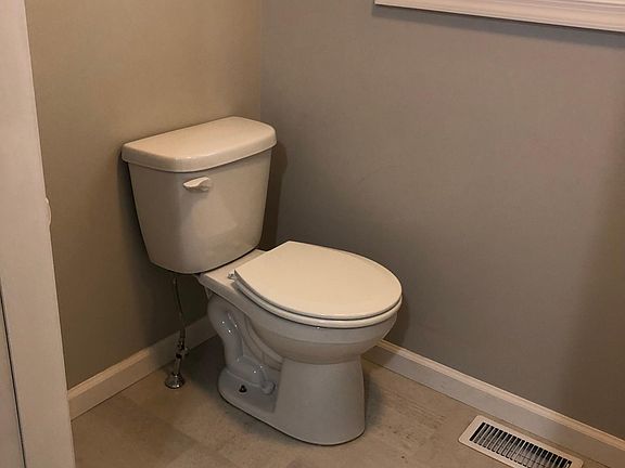 1st floor 1/2 bath