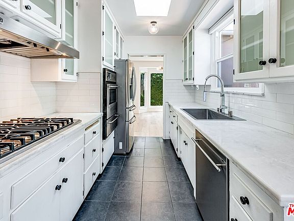 3rd image of 544 Huntley Dr