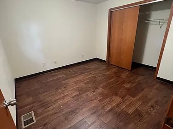 5th image of 378 Rose Ln #B