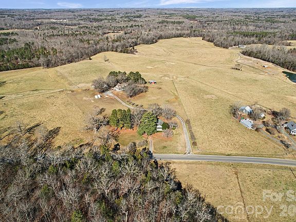 3rd image of 612 Old Dutch Rd W