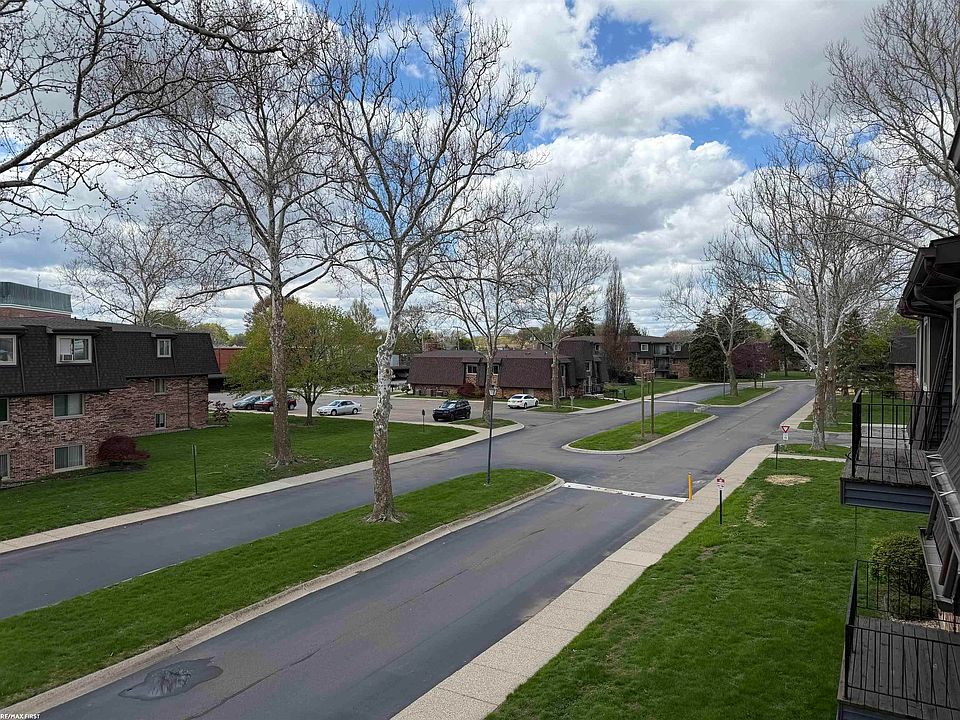 1st image of 322 Riviera Dr