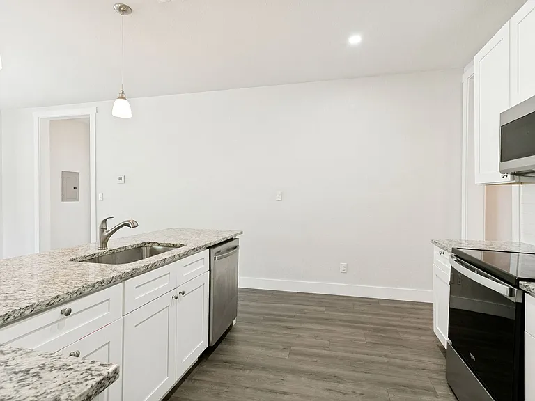 1201 S Palmetto — Photo 14
