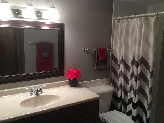 Main bathroom 