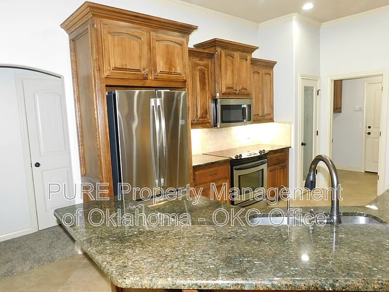 1100 Kelsi Dr — Photo 7