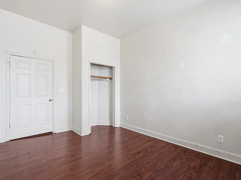 309 W 41st St #B — Photo 9