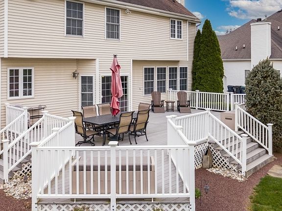 5th image of 209 Curtis Ct
