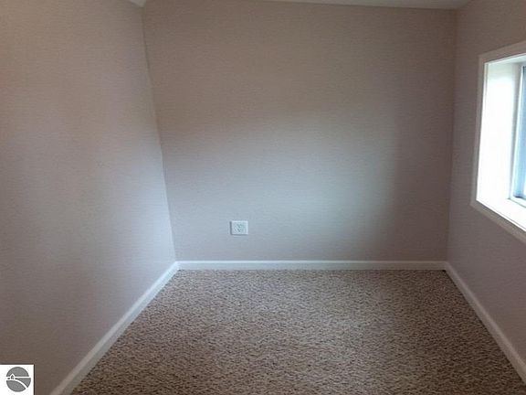 4th image of 406 E Crippen St