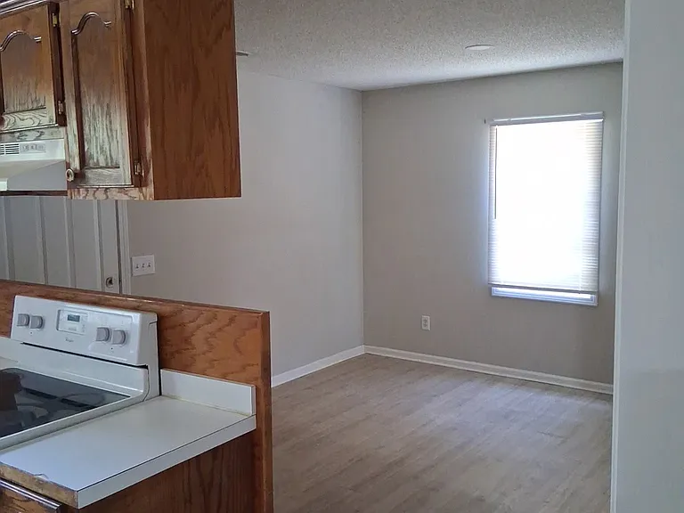 1010 Goff Ave — Photo 6