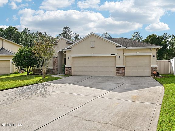 3rd image of 4829 CREEK BLUFF Lane