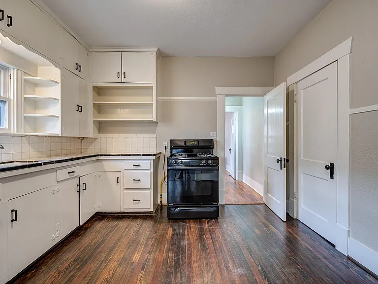 115 Goldenrod St #A — Photo 4