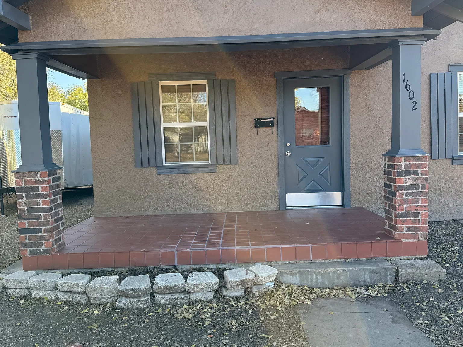 3 bed, 1300 sqft, $1,995 — Photo 2