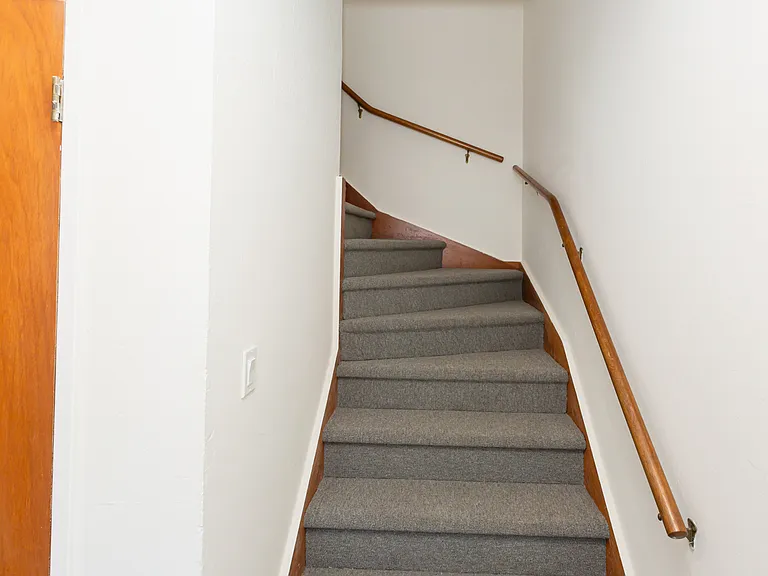 446 Niantic Ave — Photo 12