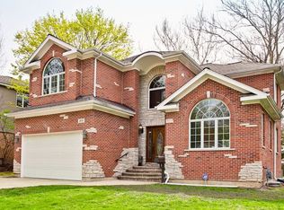 2057 Big Oak Ln, Northbrook, IL