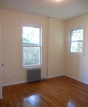 4th image of 635 E 241st St