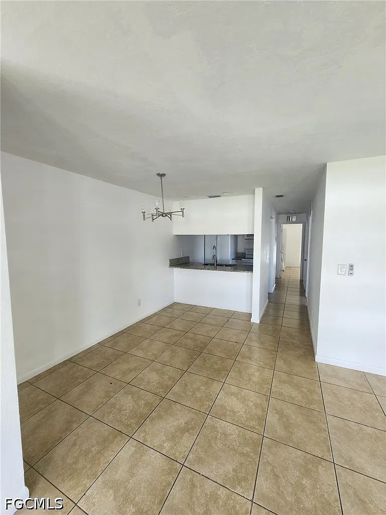 3 bed, 1.0 bath, 2360 sqft, $1,600 — Photo 2