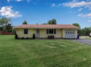 2699 Amsdell Rd, Hamburg, NY 14075