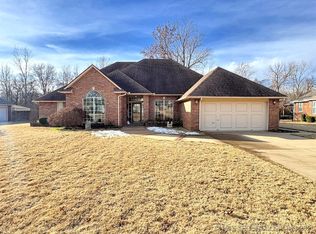 3313 Park Pl N, Muskogee, OK 74403