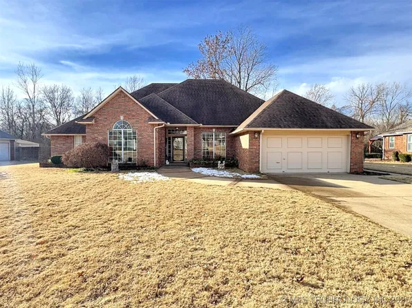 3313 Park Pl N, Muskogee, OK 74403