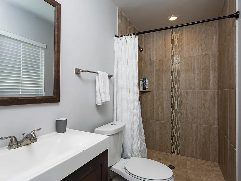 8201 E Piccadilly Rd — Photo 9