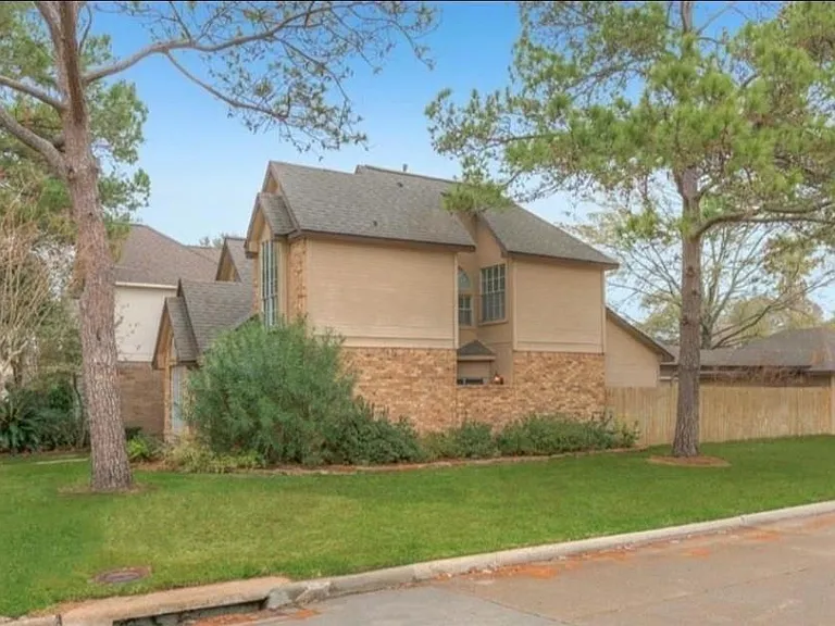 14302 Reissen Ln — Photo 3