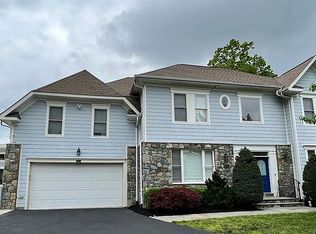 8106 Maya Ct, Vienna, VA 22182