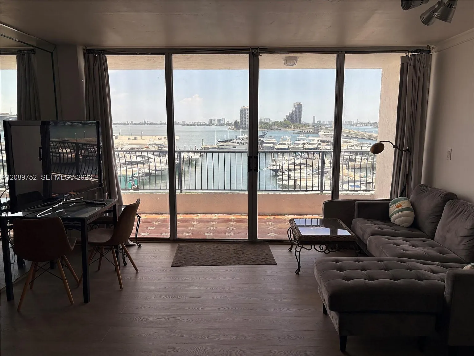 Venetia Condo — Photo 4