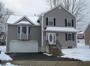 26 Amber Pl, Waterbury, CT 06705