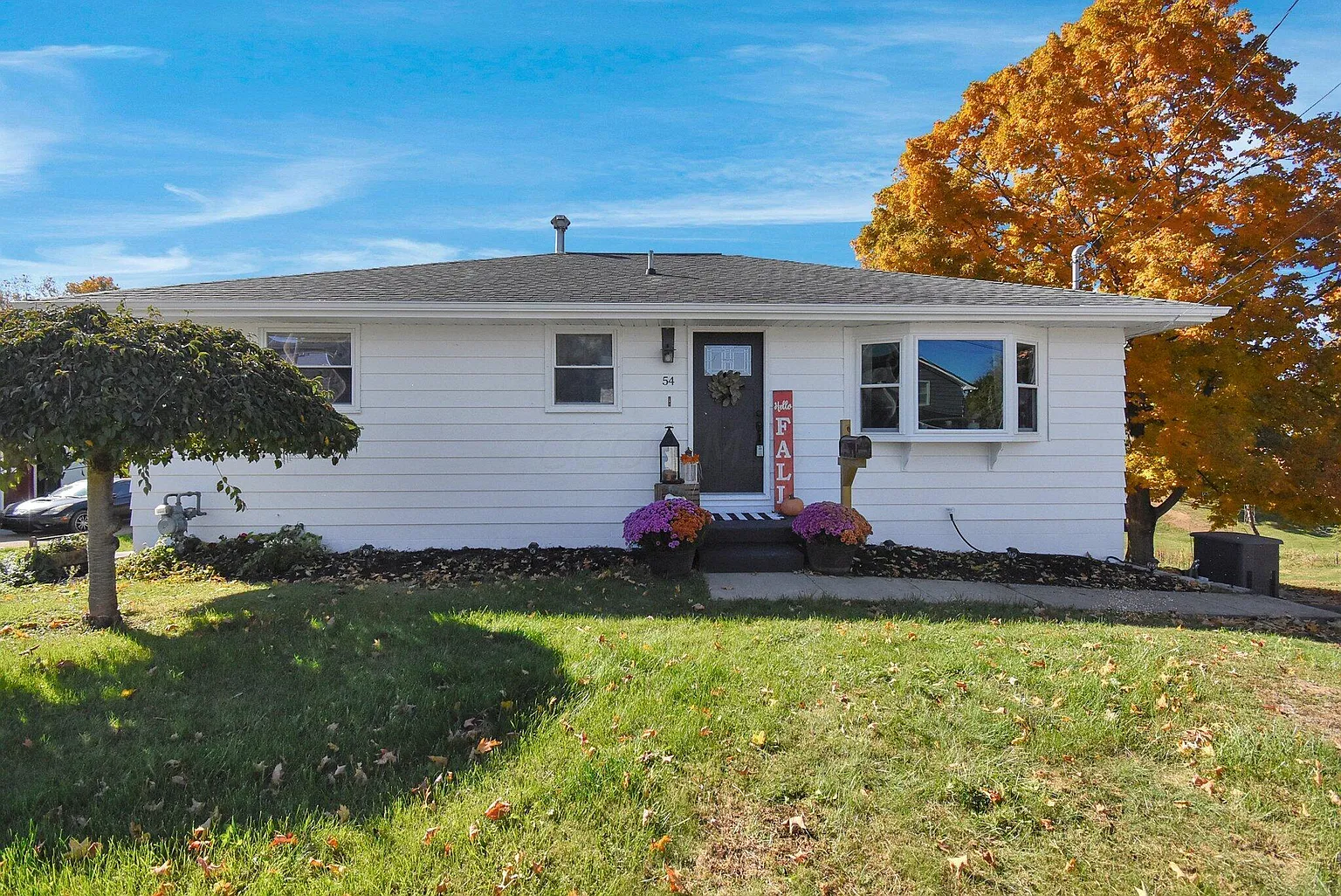 54 Maple St photo 1