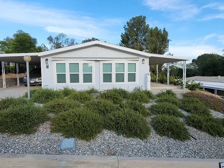 Rosedale Dr — Photo 1