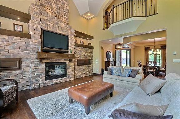 3rd image of 635 Marble Rock Cir