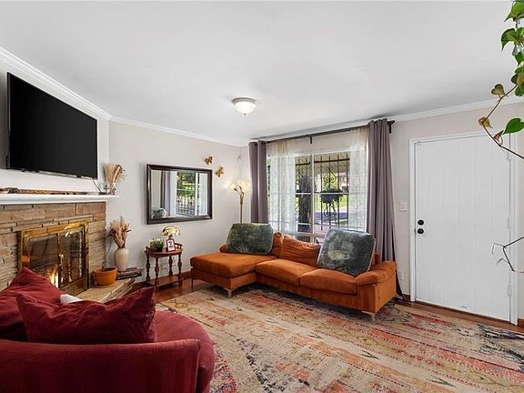 4th image of 4900 Paseo Blvd