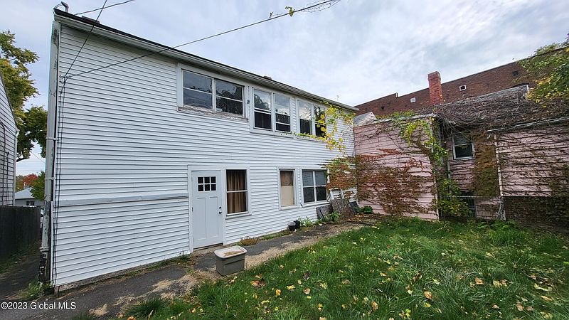 3rd image of 252 Remsen Street