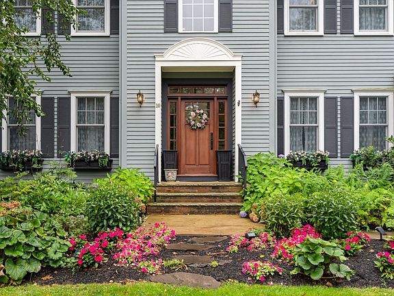 2nd image of 10 Holly Ln