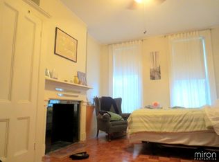 203 Green St APT 2R, Brooklyn, NY 11222