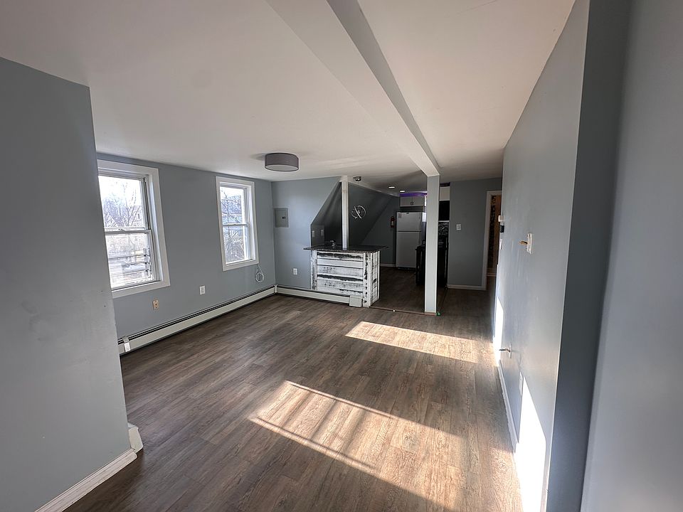 1st image of 162 Wyoming St #1