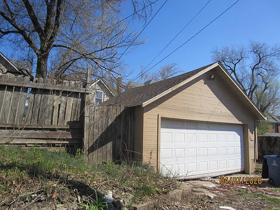4th image of 617 W 5th St