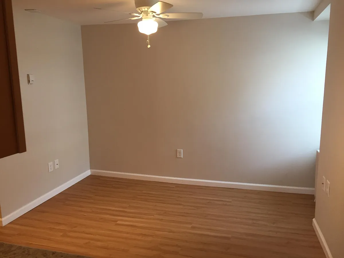 Living area - 4800 Kingsessing Ave #3R