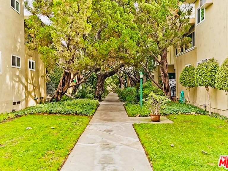 11138 Aqua Vista St #109 — Photo 15